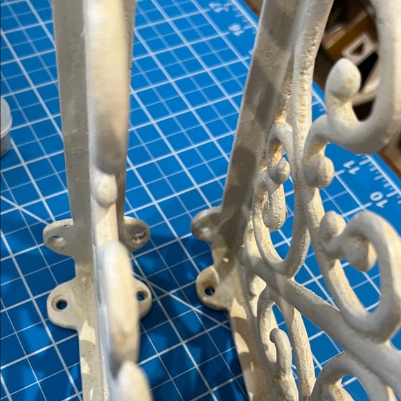 One pair. Wrought iron Decorative Brackets - Picture 10 of 10